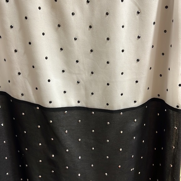 Express Women’s Size Small Black and White Blouse - Picture 4 of 5